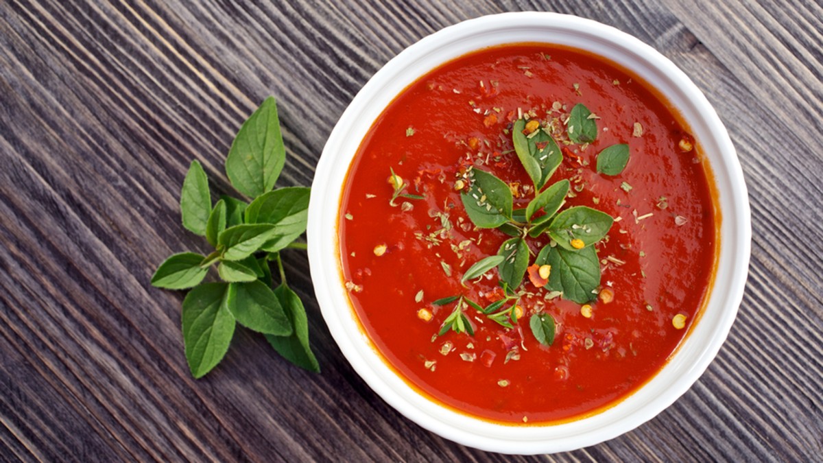 Vaření s láskou tomat-1 Rajská omáčka: Dokonalý recept na tradiční českou omáčku, která potěší celou rodinu Tipy pro kuchaře Zdravá výživa  